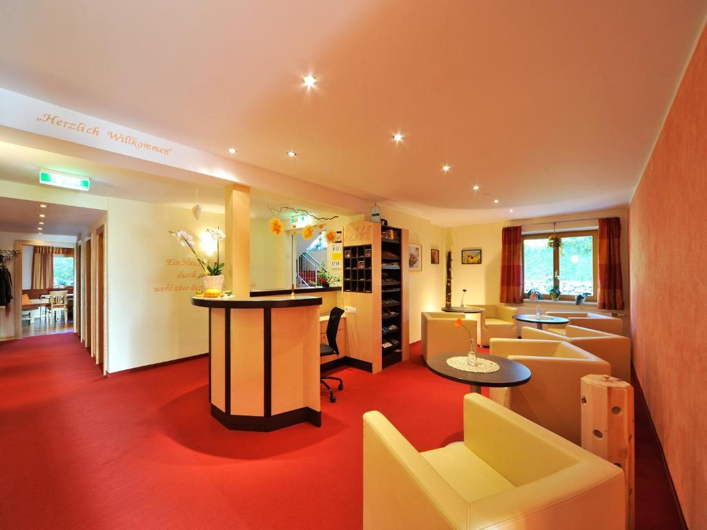 Pension Isabella Бад Кляйнкирххайм Экстерьер фото